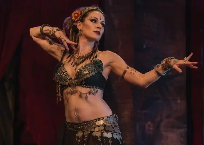 Zoe Jakes e Tribal Fusion